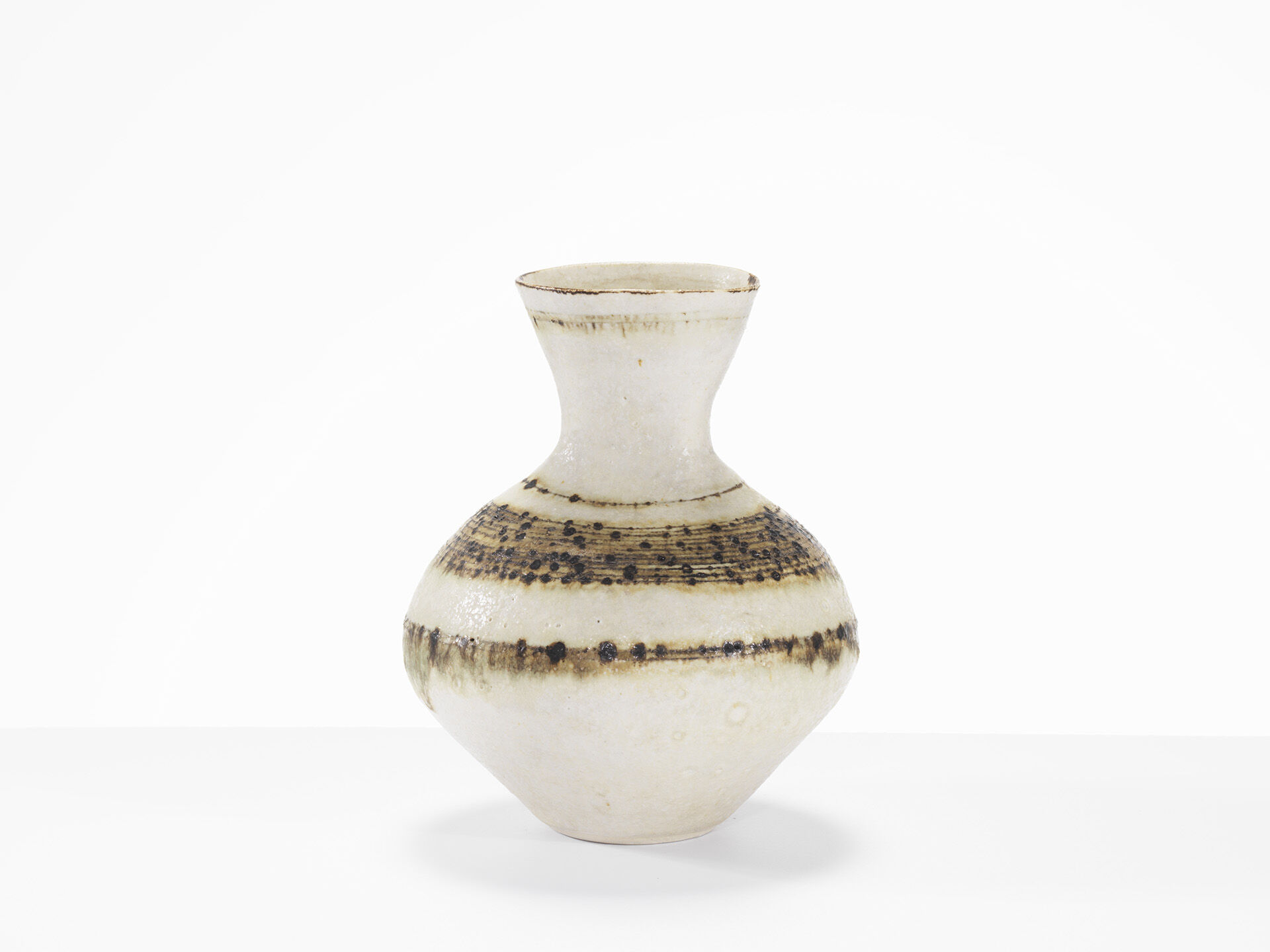 lucie rie 0022 b 11