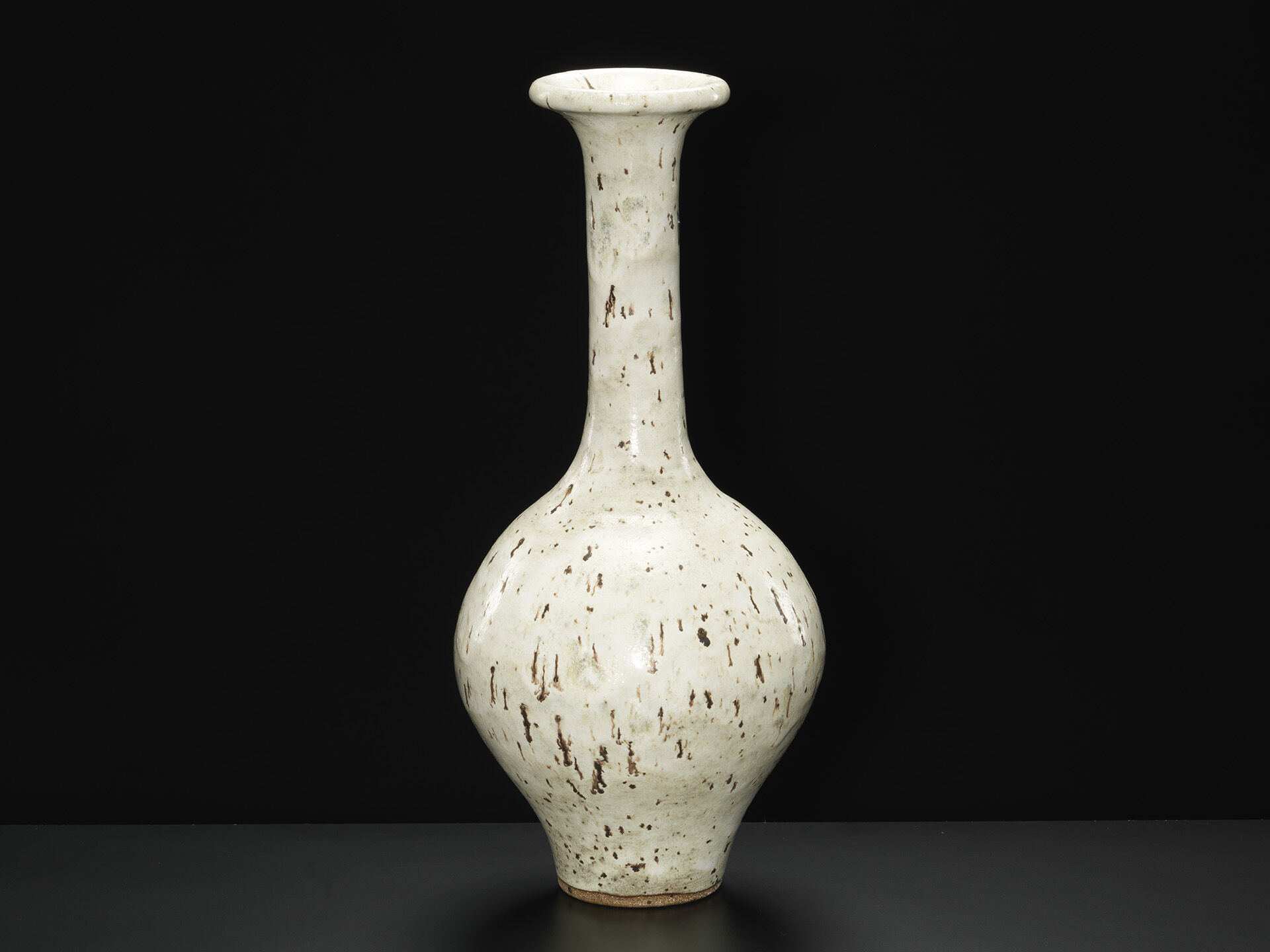 lucie rie 0041 black 2