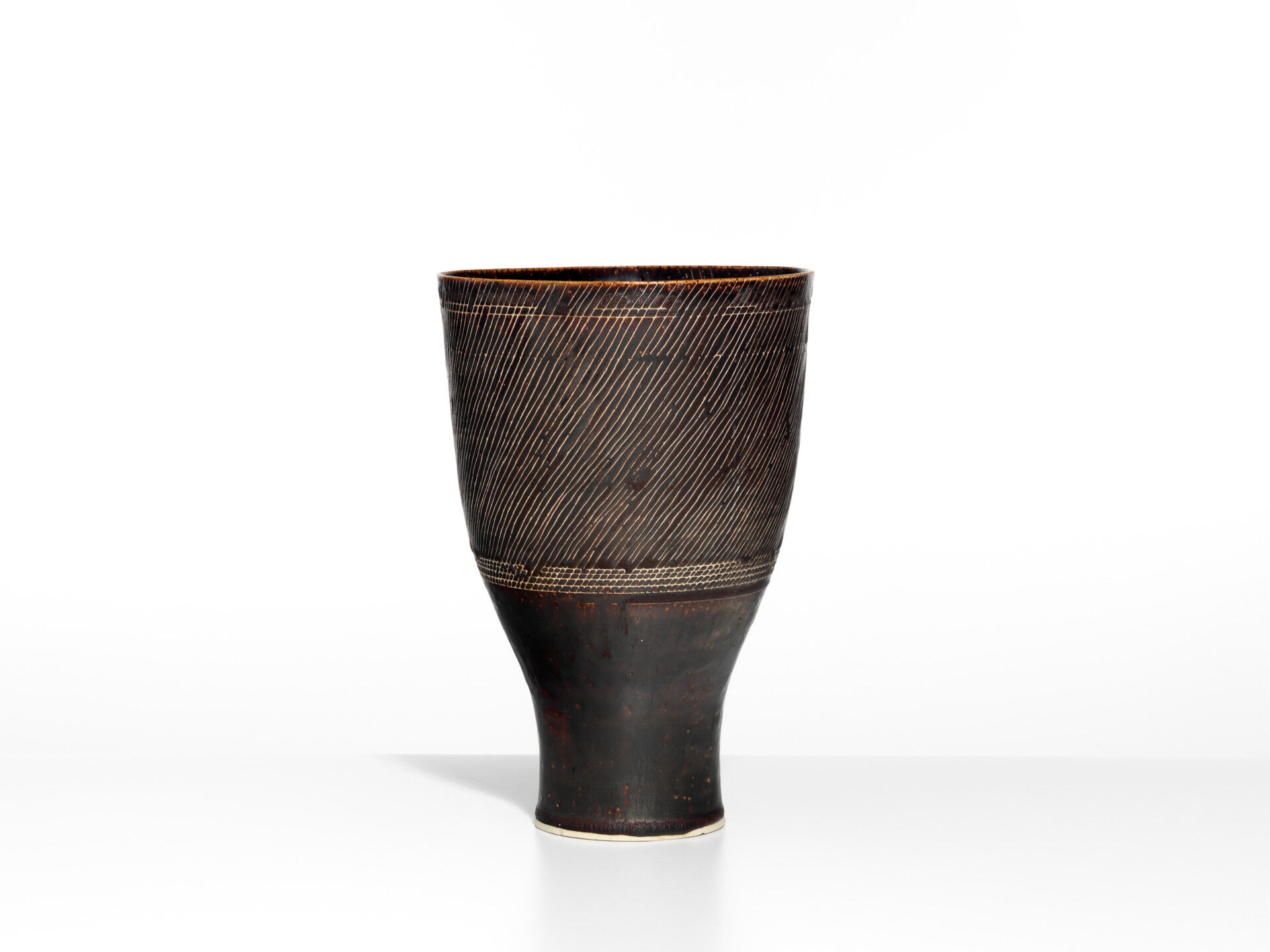 lucie rie lr 0065 02 v2