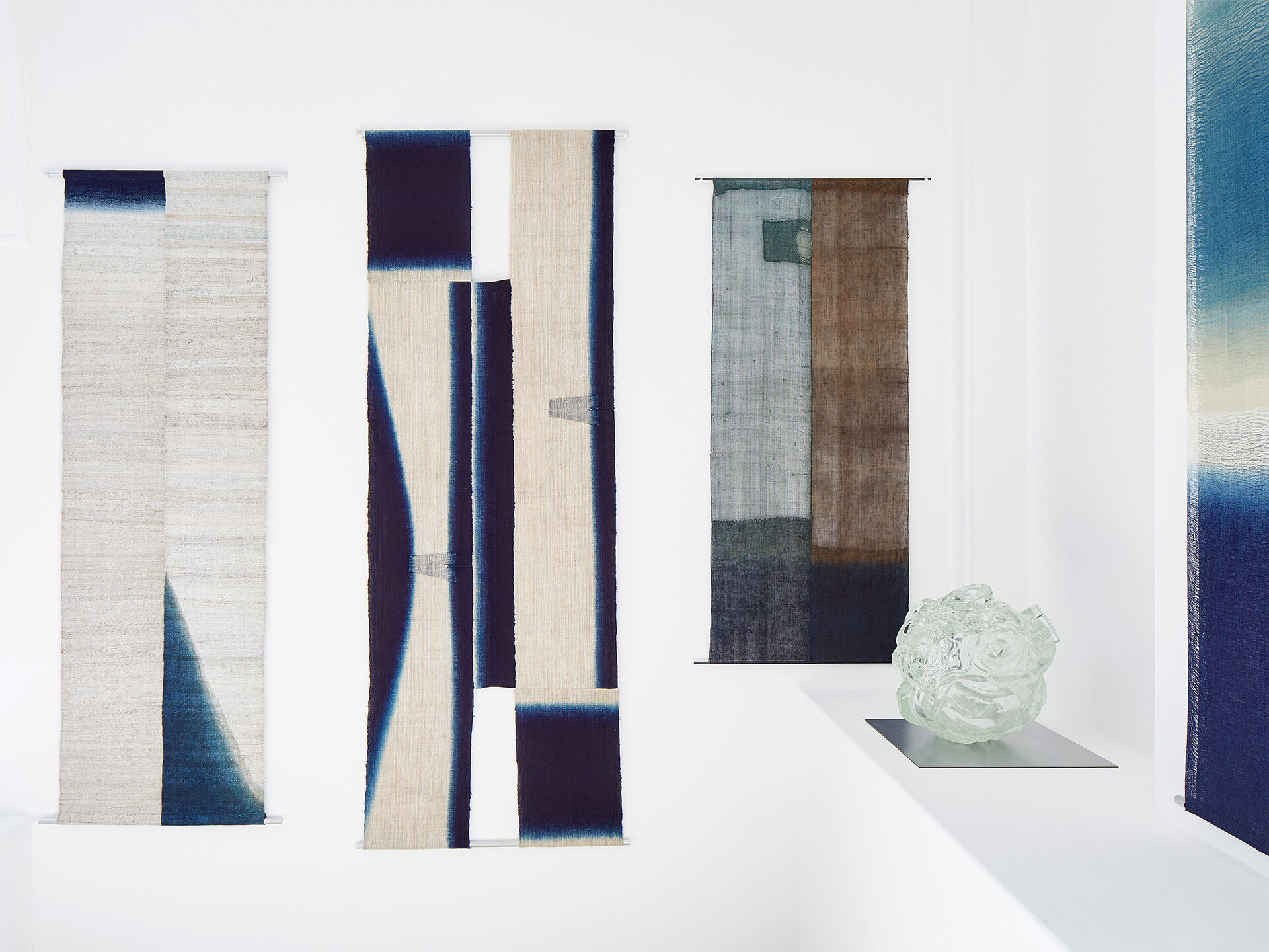 Glass textiles Lacquer Ceramic 24