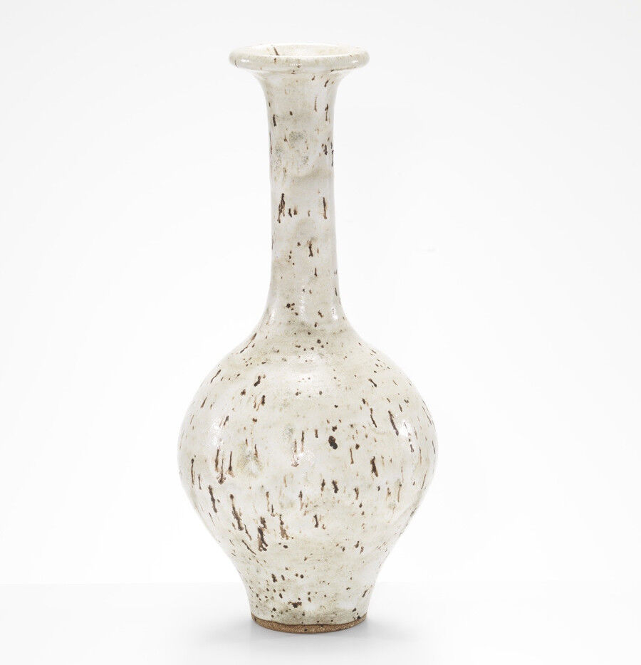 lucie rie 0041 white B 2